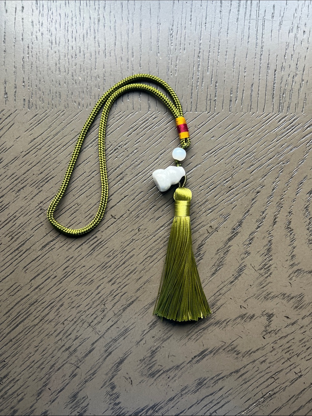 Tassel / charm with jade Hulu